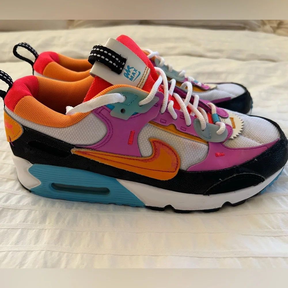 Nike Air Max 90 Futura Women’s Sneakers - Picture 2 of 3